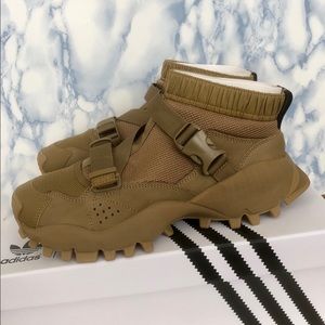 NWT Adidas Originals HYKE AOH 010 Men BA8359 NWT NWT Adidas Originals HYKE AOH 010 Men BA8359 NWT